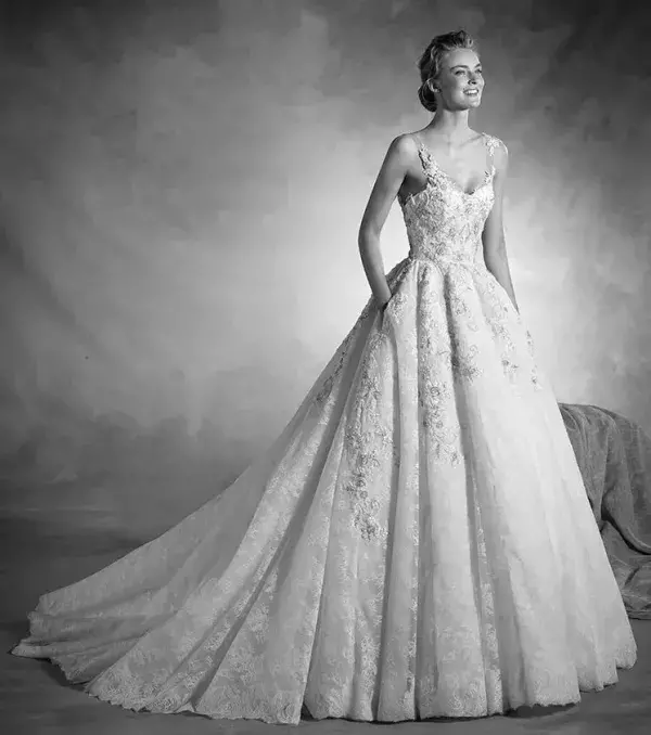 Princess-style wedding dress: Pronovias, 'Norte'