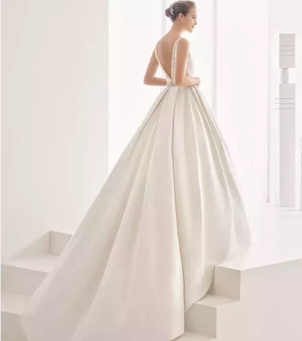 Princess-style wedding dress: Rosa Clara, 'Namibia'