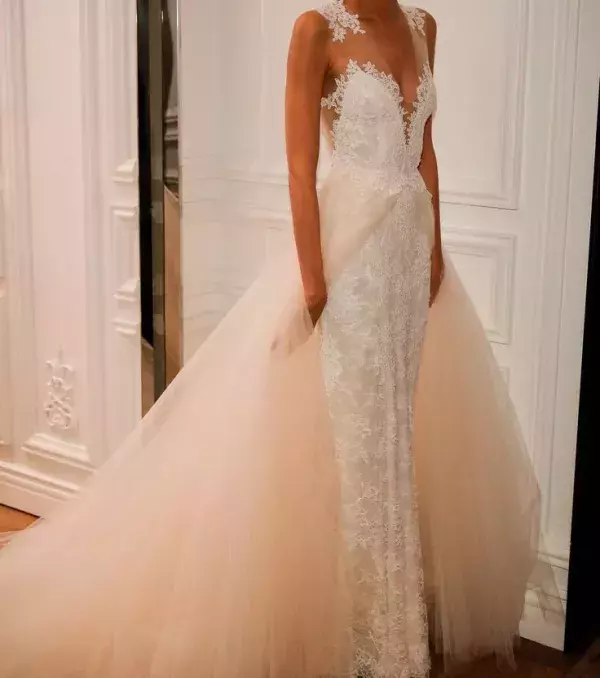 Princess wedding dress with detachable train - Monique Lhuillier