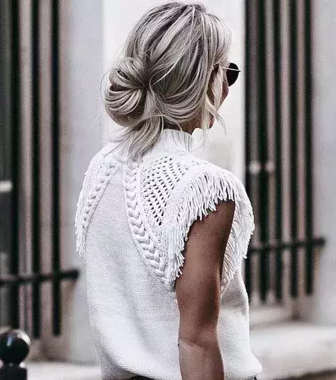 The side bun you could wear everyday to work! Casual yet classy.