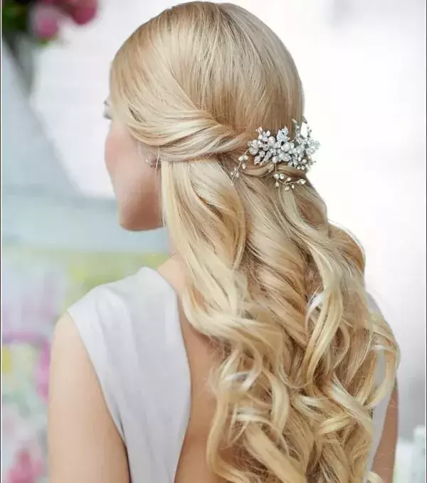 Wedding hairstyle - long, curly hair