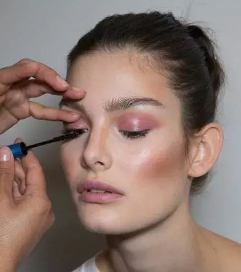 You can also wear pink eyeshadow in a subtle way. This would be a cute look for when you are at the office.