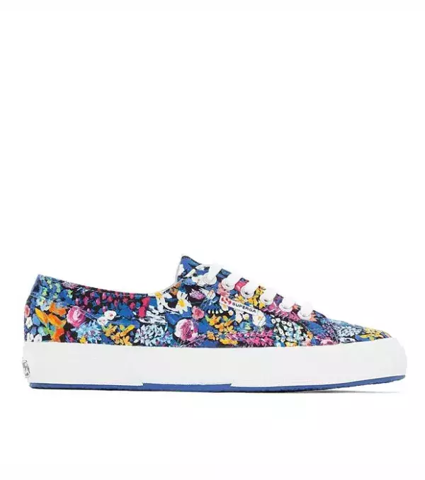 You can't have enough colours with these trainers. Wear these and you will be sure to stand out!