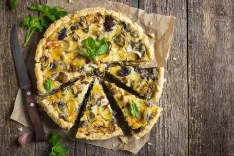 Autumn mushroom and leek pie