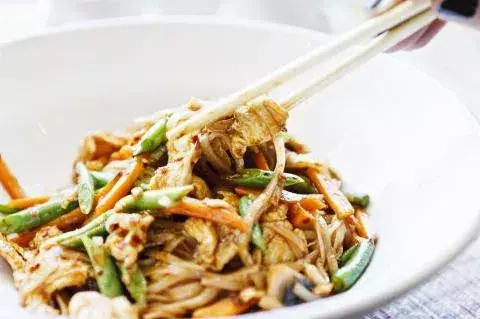 Chicken pad thai with rice noodles