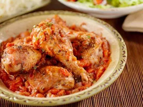 Chicken with spices and tomato