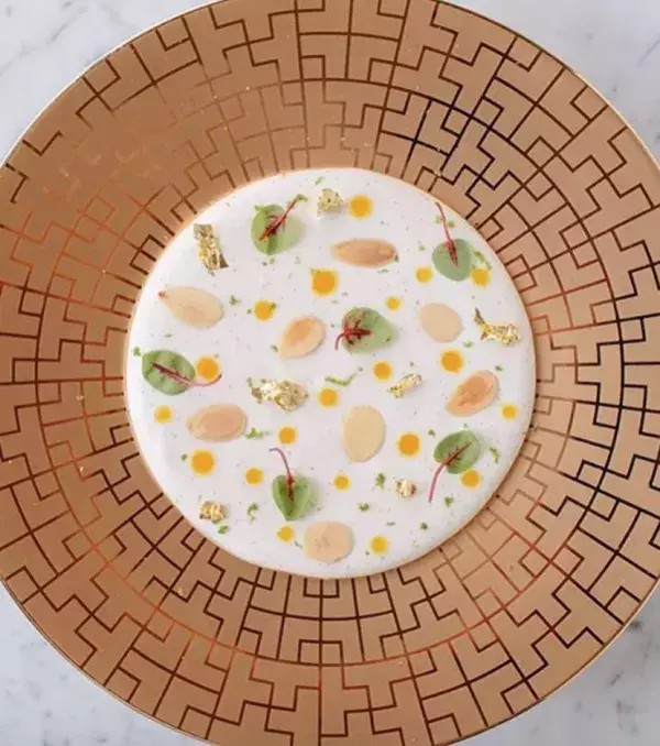 Cool design right? Flavours include vanilla, mango, and osmanthus cream. Osmanthus is a native asian tree with small white flowers. Photo credit: Adinda De Boer Haasnoot