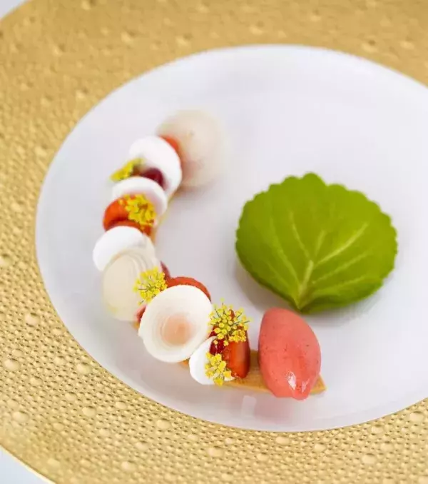 A little taste of summer! Flavours include strawberries, apple, and tarragon. Photo credit: Adinda De Boer Haasnoot