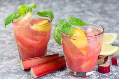 Rhubarb iced tea            