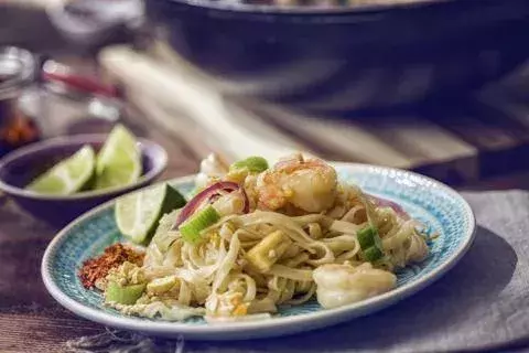 Rice noodles with leek and shrimp