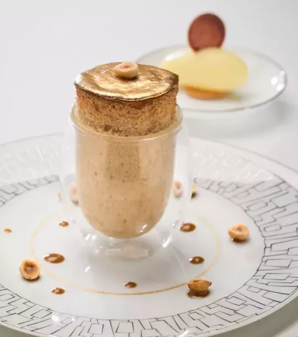 Soufflé with hazelnuts and praline!