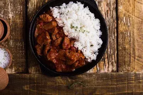 Spicy beef with paprika                                 