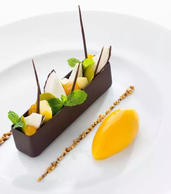 What a fancy and tropical creation!