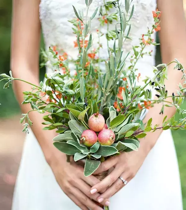 Bridal bouquets: bouquet with fruits