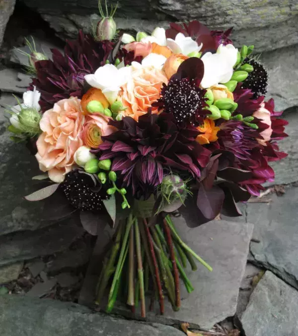 Bridal bouquets: dark coloured round bouquet