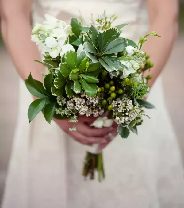 Bridal bouquets: green, green, green!