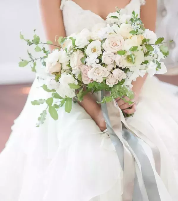 Bridal bouquets: round bouquet with greenery