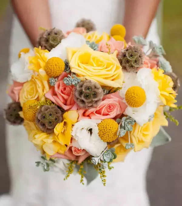 Bridal bouquets: yellow bouquet with warm colours
