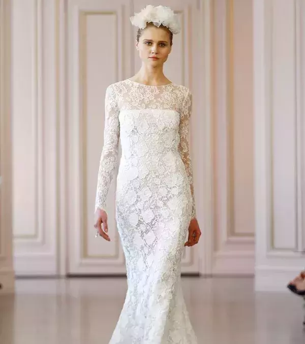 The lace wedding dress (Oscar de la Renta)