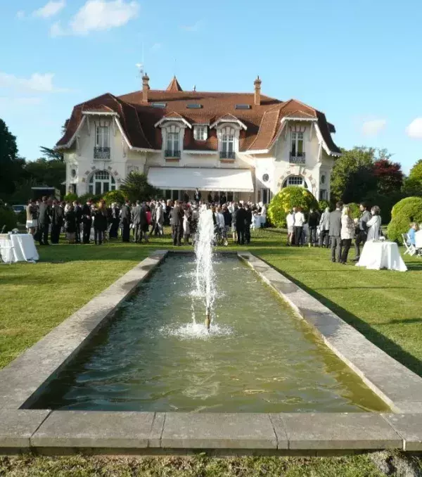 An original reception venue (le Chateau du Clair de Lune in Biarritz, France)